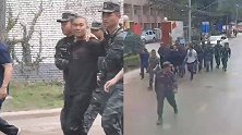陕西凤翔刑案嫌犯被抓面露微笑  7月5日致2死1伤