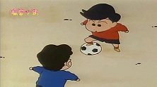 蜡笔小新：小新用恶心手段夺取足球，怎料却踢进自家球门，没救了