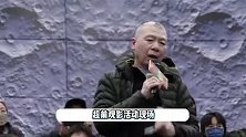冯小刚罕见秀恩爱，爆料老婆徐帆超有爱心，怕狗却收养流浪狗