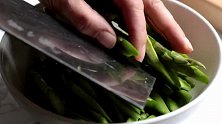 芦笋怎么做好吃？与它同炒，清口鲜甜，真好吃！