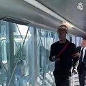 皇马启程前往伦敦 缺席上轮联赛的库尔图瓦也随队出征