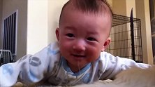 小女孩看电影，没想到却吓出了表情包，这简直太可爱了吧！
