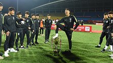 熊猫杯赛后韩国球员踩奖杯庆祝 目击者：还有人做撒尿动作