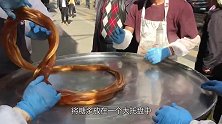 印度龙须糖“不干净”4位大叔现场拉扯，老外见了直接买20斤！