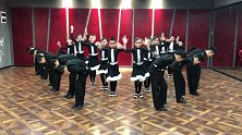 小班集体舞希望19年你们能像我们墙那么红