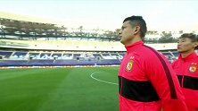 国旗终于飘扬中超赛场 艾克森动情同唱国歌