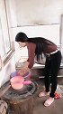 小姐姐穿休闲装，简单大方还养眼！