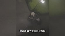 醉酒男子夜闯女寝追打宿管吓坏女生，男生迅速出手控制，校方回应