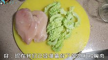 给哈士奇吃苦瓜汁煮的肉，它会是什么反应？