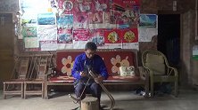 黄小妹和王幺爷：王幺爷开始动手编箢篼，黄小妹跟着学手艺