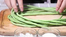 想吃酸豆角不用买，教你用最简单的方法，腌制最美味的酸豆角