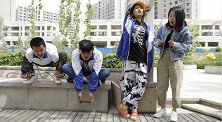 奇葩姿势考试，学霸反手涂口红没赢过学渣青蛙蹲，真逗！