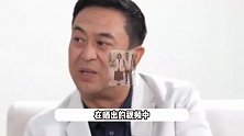 56岁张嘉益生日别墅内景曝光，有假山流水好气派，穿拖鞋合影松弛感拉满#第34期娱乐热点剧评社#