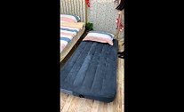 家里没有床的，可以试一试这个充气床，便宜还舒服