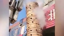 馒头店架起23层蒸笼 网友：哪层先熟
