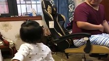 奶凶奶凶的小情人，是这样欺负爸爸的，这“降龙十八掌”真差劲啊