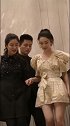 李沁深藏不露,起皱的连衣裙都穿出高级感,她的腿原来这么笔直