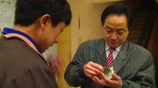 人不可貌相，万万没想到替人扛东西的农村棒棒，自己还学习英语