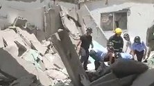 安徽亳州一房屋突然倒塌 消防紧急救援将被压5人全部救出