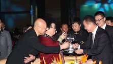 77岁陈丽华近况曝光，一生与唐僧无子嗣，分割财产时终暴露人品