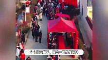 光明村村民骑三蹦子领了一车年货，大娘当场哭了，感慨刘强东也不容易