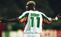 17年前的对决！迪乌夫大发神威塞内加尔2-0日本