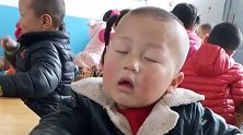 睡神附体！甘肃庆阳4岁萌娃睡觉走红网络，妈妈：遗传的