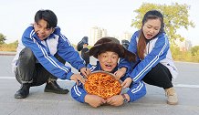 短剧：百米赛跑赢火鸡面，跑在最后的阿宝却得了第一名，太奇葩了