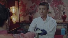 星火云雾街：卢人贤揣着急事，答应包了欣兰不让她再接客，并且用两块大洋买下她手中的镰刀