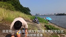 女粉丝免费寄来一个可升降钓椅，成功解决斜坡钓鱼坐立不安的问题
