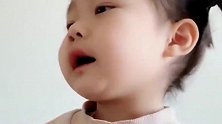 小萝莉给大姨解释尊老爱幼意思，大姨假装不懂