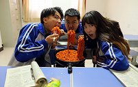 二浪记：老师与同学之间上演猫鼠游戏，学渣表情丰富，结果却惨了