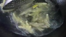 爱吃鸡爪要这样做，简单实惠又下饭，吃了还想吃的一道家常菜