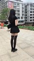 日系小碎裙搭配高筒袜，让甜美风伴随左右