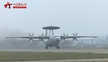 东部战区海军航空兵某师组织高强度跨昼夜飞行训练