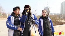 街头投篮骗局，阿宝挑战被套路，美女学霸拿来3米长筷子破解骗局