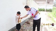 大雷抢小孩零食还理直气壮，结果被傻妞狠狠教育一顿，真解气！