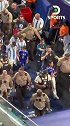 梅西和家人离开球场，马特奥在身边一直陪着爸爸