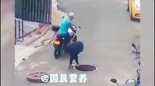 搞笑视频：我就搬个井盖，差点把自己给搞下去了