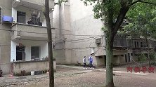 姐姐卖房子供弟弟上大学，5年后弟弟有出息了，回来接她一起生活