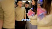 爆笑：哥们你这动作太熟练了，家庭地位一目了然