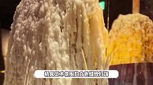 林心如霍建华庆祝结婚九周年，喝红酒享受烛光晚餐，婚后生活低调幸福
