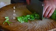 凉拌鸡丝的家常做法，清爽可口，不柴不腻，简单好做