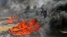 以色列和巴勒斯坦又打起来了！催泪瓦斯VS燃烧瓶，冲突正在升级