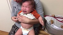 小宝宝第一次打预防针，一脸无知的看着医生，下一秒直接哭懵了