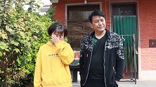 邻居大妈每天来蹭吃蹭喝，夫妻起疑偷跟，推开门后两人泪崩