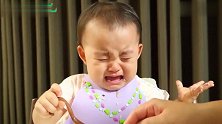 1岁宝宝就不要妈妈喂，就看宝宝此时的模样，好可爱呀