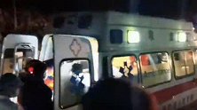 四川甘孜：醉酒女子深夜跌入河提 消防趟水接力救援