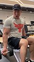 手臂肱二头肌训练：哑铃弯举建议