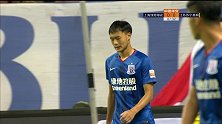 柏佳骏飞速下底摆脱周云防守 杨笑天反应神速及时解围